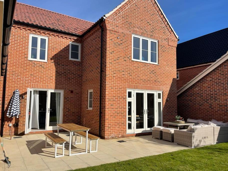 Stunning! Beautiful Contemporary Property In Holt, Norfolk โฮลท์ ภายนอก รูปภาพ